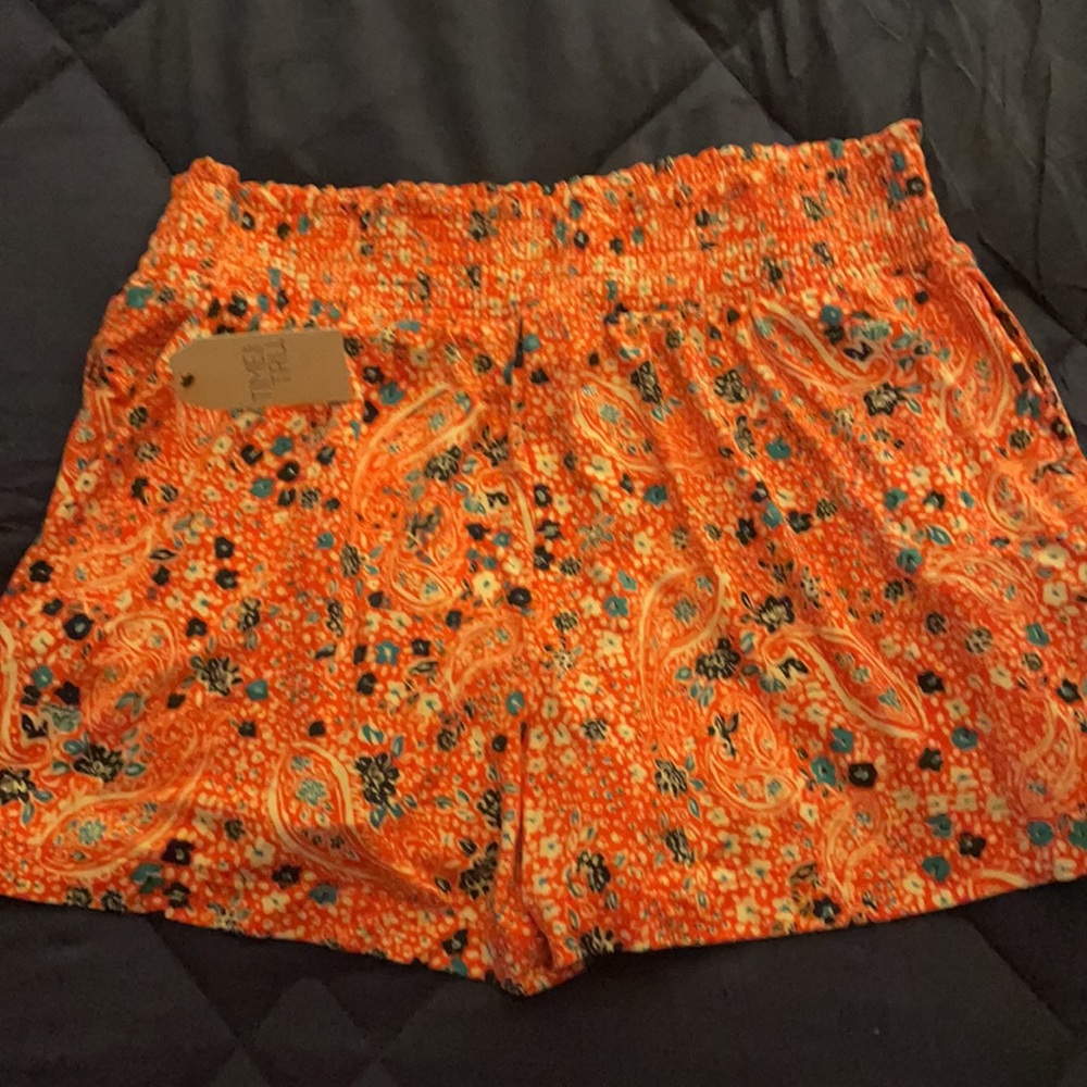 Shorts - Picture 3 of 3